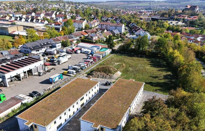 Die beiden Gebäude in der Vaihinger Hauffstraße werden in den nächsten Wochen schrittweise mit Bewohnerinnen und Bewohnern belegt – trotz fehlender Außenanlagen.  <span class='image-autor'>Foto: Küppers</span>