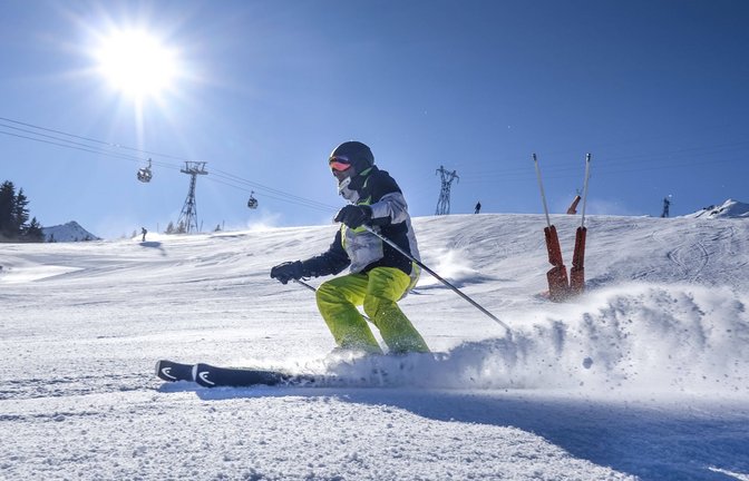 Um Skisport überhaupt noch zu ermöglichen, muss fast überall mit Schneekanonen nachgeholfen werden.<span class='image-autor'>Foto: imago/Schöning</span>