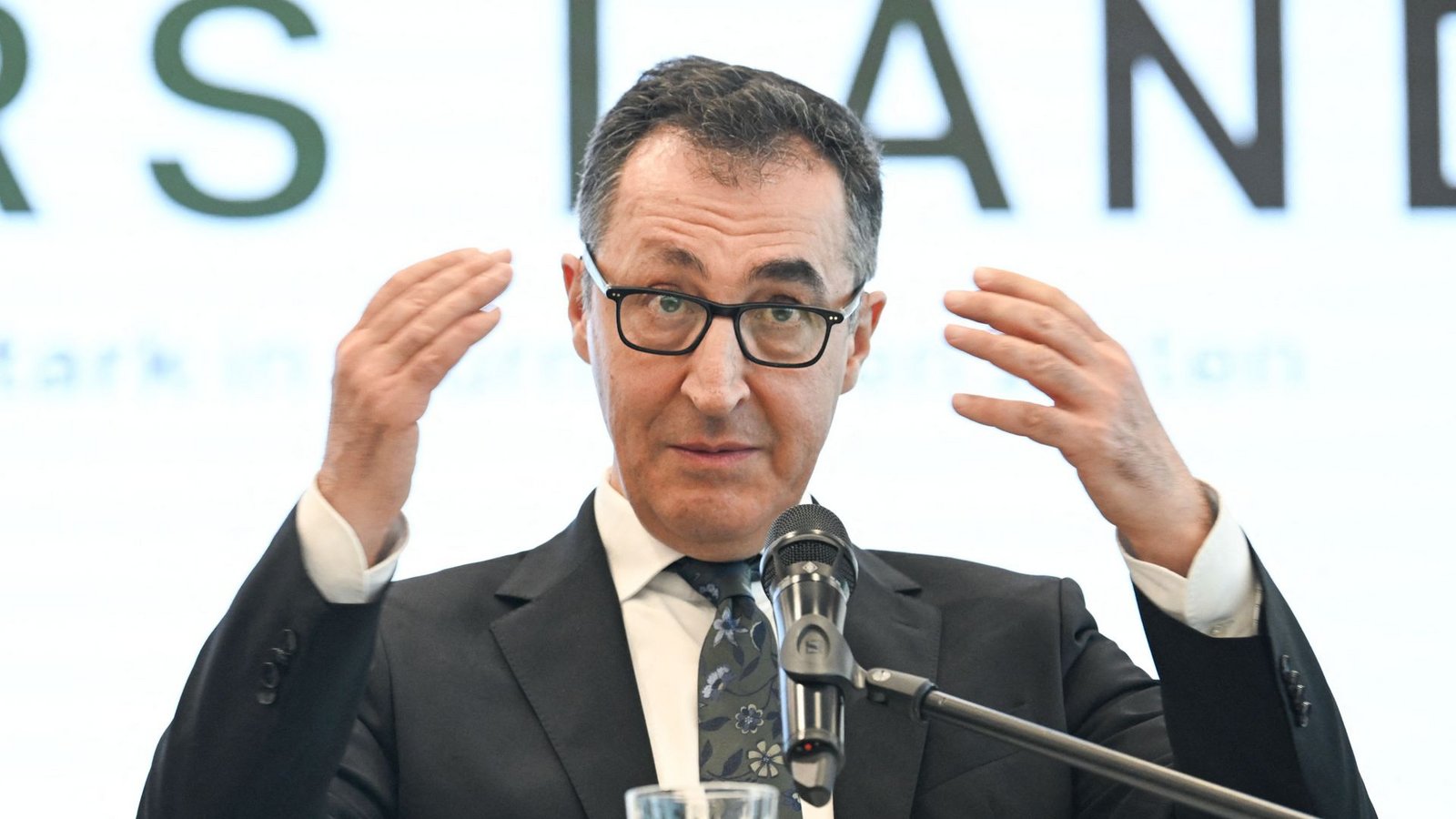 Der designierte Ministerpräsident von Baden-Württemberg, Cem Özdemir.Foto: AFP/THOMAS KIENZLE
