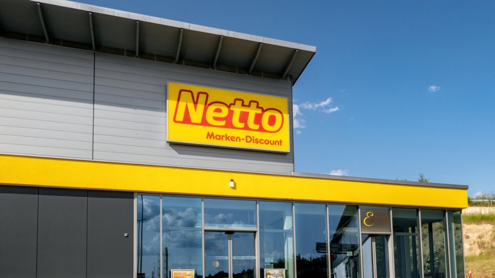 Die Limonade gibt es unter anderem bei Netto.Foto: Annabell Gsoedl / shutterstock.com