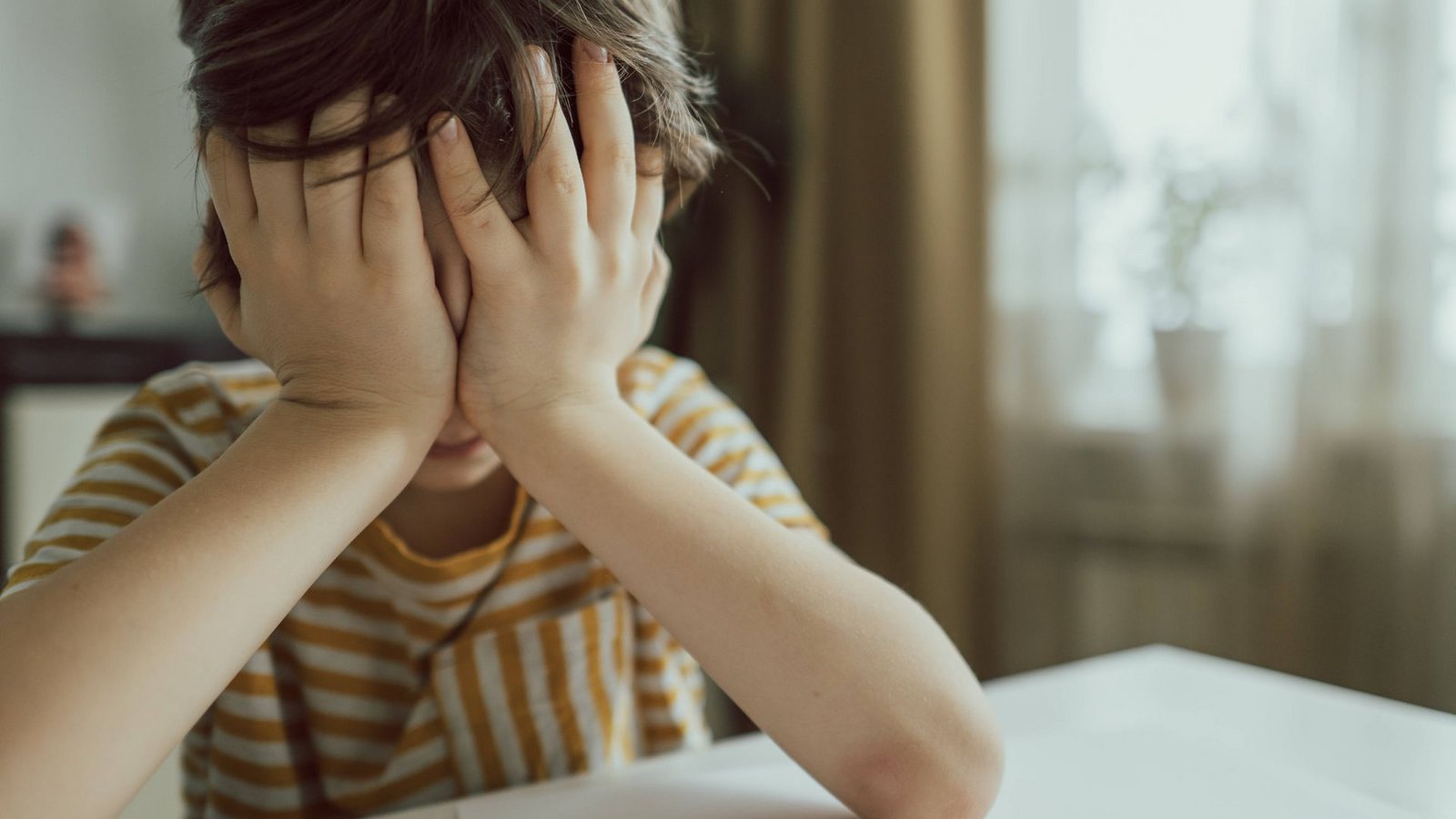 Nach Angaben von Eltern sind etwa 47 Prozent der 11- bis 14-Jährigen in den vergangenen zwei Jahren stärker psychisch belastet worden. (Symbolbild)Foto: IMAGO/Westend61/IMAGO/Anastasiya Amraeva Nach Angaben von Eltern sind etwa 47 Prozent der 11- bis 14-Jährigen in den vergangenen zwei Jahren stärker psychisch belastet worden. (Symbolbild)Foto: IMAGO/Westend61/IMAGO/Anastasiya Amraeva