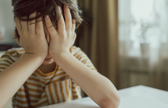 Nach Angaben von Eltern sind etwa 47 Prozent der 11- bis 14-Jährigen in den vergangenen zwei Jahren stärker psychisch belastet worden. (Symbolbild)<span class='image-autor'>Foto: IMAGO/Westend61/IMAGO/Anastasiya Amraeva</span>