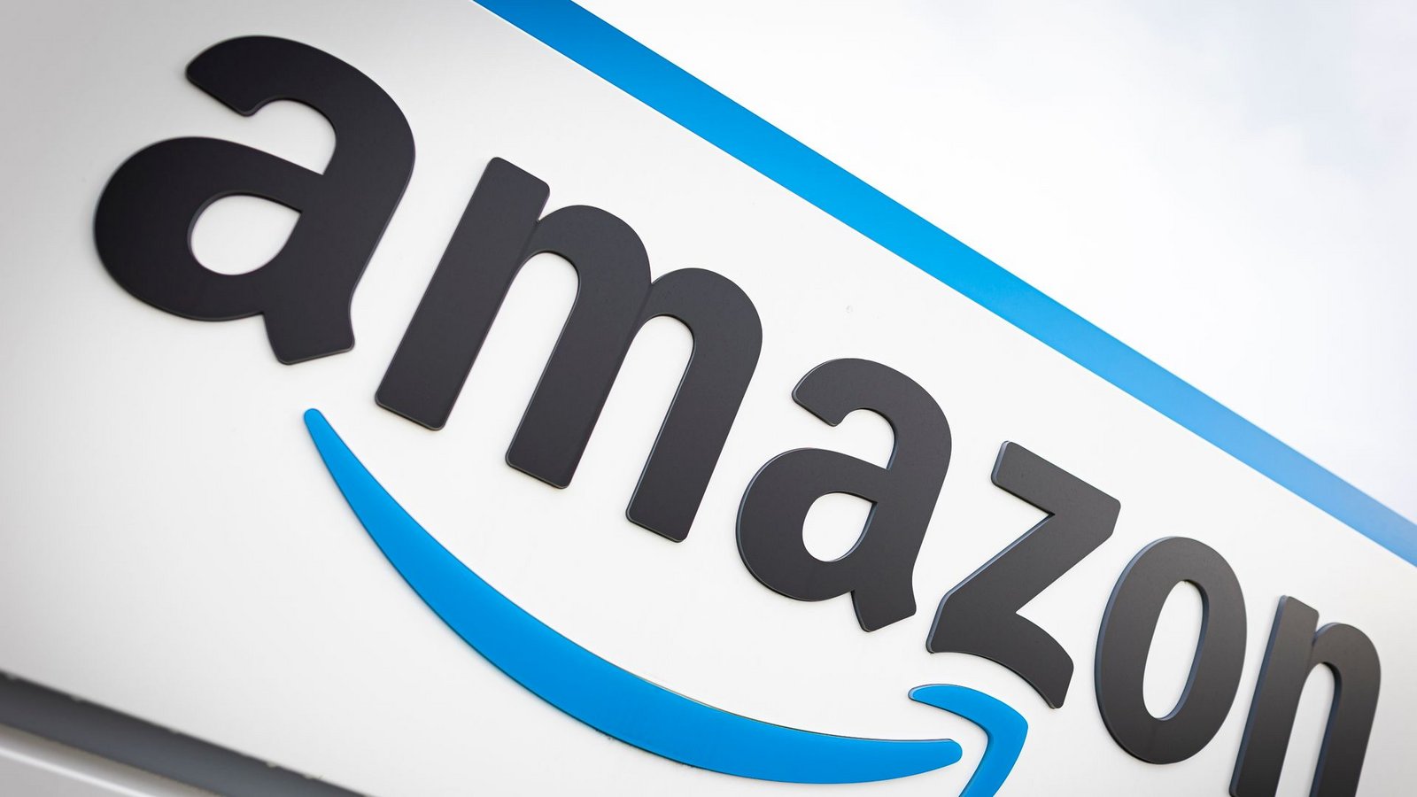 Der Onlineversandhändler Amazon hat seine Zahlen für das 4. Quartal bekannt gegeben.Foto: Moritz Frankenberg/dpa