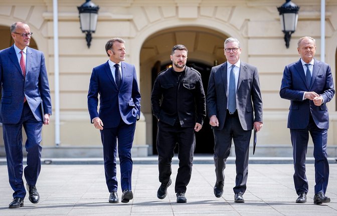Die „Koalition der Willigen“ zeigte Präsenz in der Ukraine. Friedrich Merz (von links), Emmanuel Macron, Wolodymyr Selenskyj, Keir Starmer und Donnald Tusk bei ihren symbolträchtigen Besuch in Kiew.<span class='image-autor'>Foto: Kay Nietfeld/dpa</span>