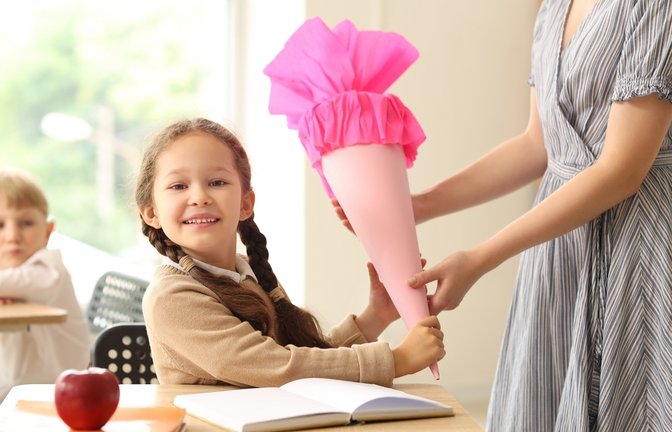 Zum Schulanfang möchte man gerne seine Glückwünsche aussprechen.<span class='image-autor'>Foto: Pixel-Shot/ Shutterstock</span>