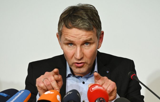 Björn Höcke bewegt sich  selbst in der AfD am rechten Rand. Das findet der Leiter des katholischen Internats aber gerade  gut.<span class='image-autor'>Foto: dpa/Martin Schutt</span>