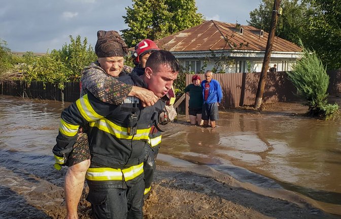 Die EU will besser auf Katastrophen vorbereitet sein. Dazu hat Brüssel nun einen Aktionsplan präsentiert.<span class='image-autor'>Foto: ISU Galati Romanian Emergency Se/dpa</span>