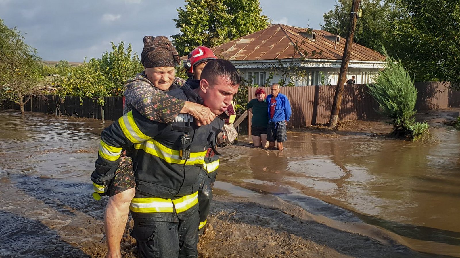 Die EU will besser auf Katastrophen vorbereitet sein. Dazu hat Brüssel nun einen Aktionsplan präsentiert.Foto: ISU Galati Romanian Emergency Se/dpa Die EU will besser auf Katastrophen vorbereitet sein. Dazu hat Brüssel nun einen Aktionsplan präsentiert.Foto: ISU Galati Romanian Emergency Se/dpa