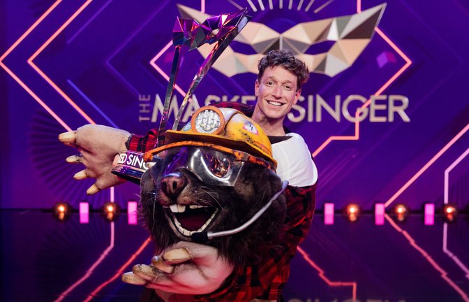 Unter der Maske verbarg sich der singende Schauspieler Daniel Donskoy.<span class='image-autor'>Foto: dpa/Rolf Vennenbernd</span>