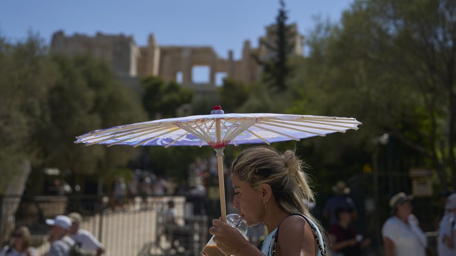 Auch in Griechenland waren die Temperaturen im Juni sehr hoch. (Symbolbild)Foto: Petros Giannakouris/AP/dpa/Petros Giannakouris Auch in Griechenland waren die Temperaturen im Juni sehr hoch. (Symbolbild)Foto: Petros Giannakouris/AP/dpa/Petros Giannakouris