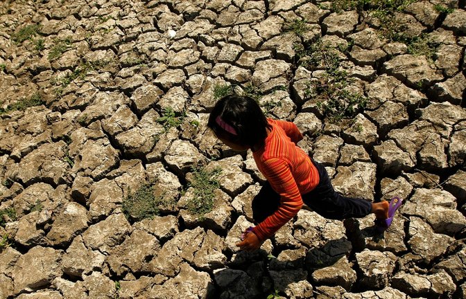 Auf den Philippinen kann ein El Niño zu Dürren führen und Bewässerungskanäle austrocknen lassen. (Archivbild)<span class='image-autor'>Foto: Francis R. Malasig/EPA/dpa</span>