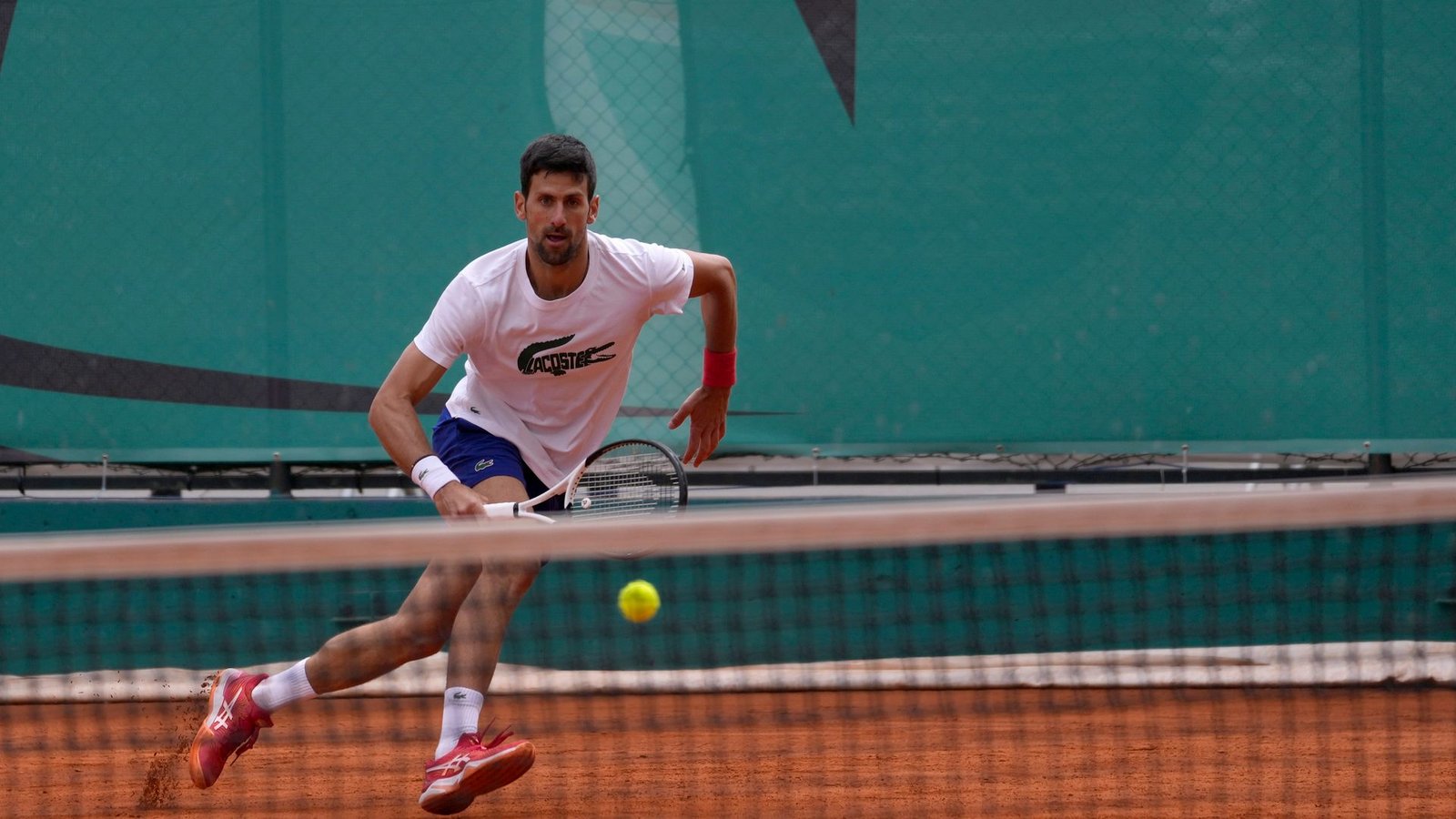 "Wenn sich die Politik in den Sport einmischt, ist das Ergebnis nicht gut", sagt Novak Djokovic.Foto: Darko Vojinovic/AP/dpa