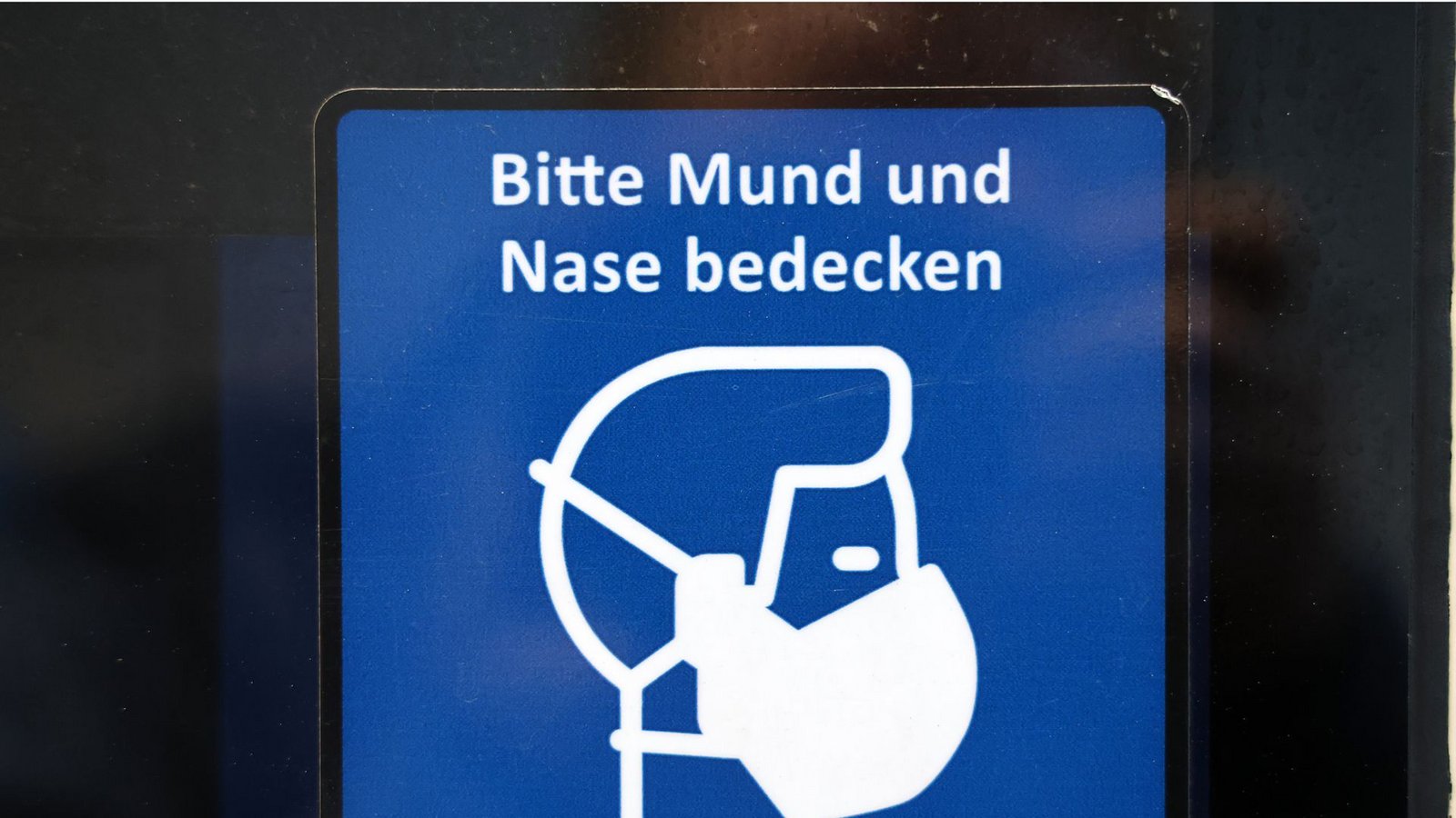 Die Maskenpflicht in Arztpraxen ist bald Geschichte. (Symbolfoto)Foto: dpa/Bernd Wüstneck