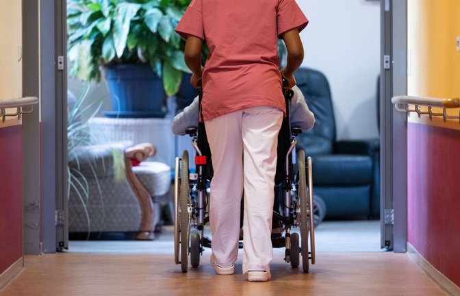 Der Gesundheitsbereich gehört zu den ganz wenigen Wirtschaftszweigen, in denen noch neue Jobs entstehen. (Symbolbild)<span class='image-autor'>Marijan Murat/dpa</span>