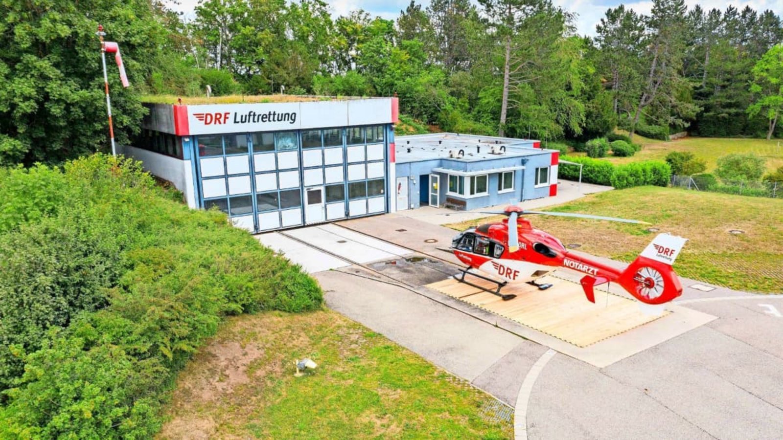Der Hangar des Rettungshubschraubers Christoph 41 am Krankenhaus Leonberg ist auf technisch neuestem Stand.DRF Luftrettung Der Hangar des Rettungshubschraubers Christoph 41 am Krankenhaus Leonberg ist auf technisch neuestem Stand.DRF Luftrettung