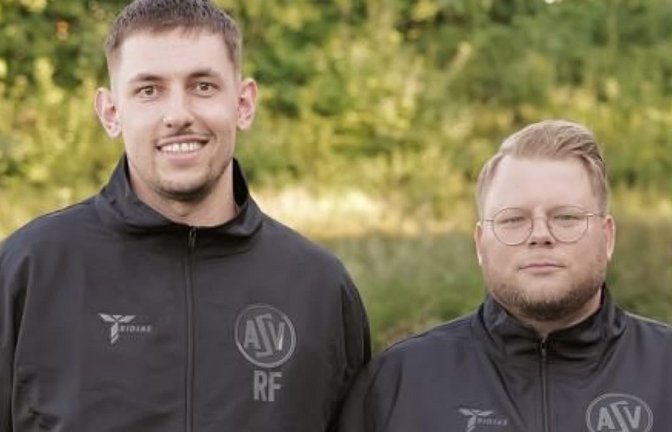 Der Ex-Keeper Robin Fast vertrat den fehlenden Chefcoach Alexander Schweizer (rechts).<span class='image-autor'>Günter Bergmann</span>