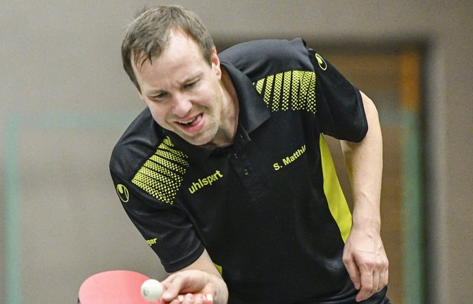 Sebastian Matthias ist mit dem TSV Ensingen für den TV Enzberg eine Nummer zu groß. Das Auswärtsspiel gewinnt der Tabellenzweite deutlich mit 9:2.    <span class='image-autor'>Foto: Archiv/Leitner</span>