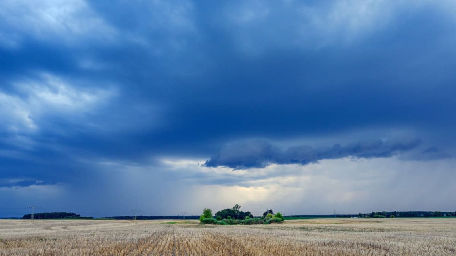 Wetter in Ludwigsburg am 19. August 2026: Zunächst wird es warm und überwiegend trocken, ab dem Abend steigt in Baden-Württemberg jedoch das Risiko für Schauer, Gewitter und Starkregen.Patrick Pleul/dpa-tmn/dpa Wetter in Ludwigsburg am 19. August 2026: Zunächst wird es warm und überwiegend trocken, ab dem Abend steigt in Baden-Württemberg jedoch das Risiko für Schauer, Gewitter und Starkregen.Patrick Pleul/dpa-tmn/dpa