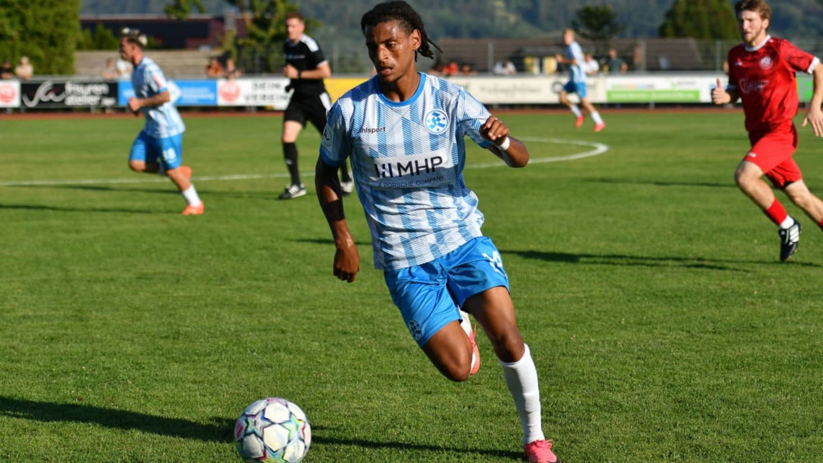 Melkamu Frauendorf spielte auf der Zehnerposition und schoss die Kickers mit 1:0 in Führung.IMAGO/Eibner