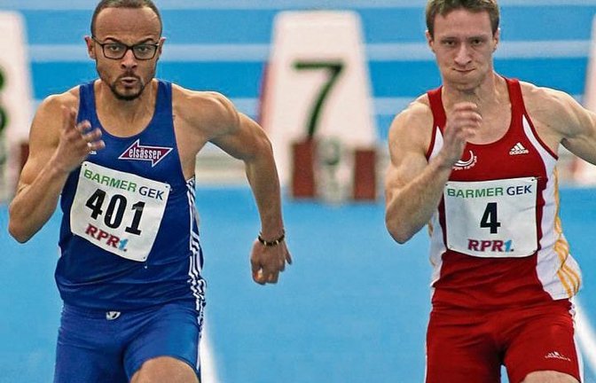 John-Henry Tate ließ (links) sich zwar im DM-Vorlauf über 60 Meter von einem Ellbogenschlag von Nico Gädicke aus der Konzentration bringen, blieb aber unter sieben Sekunden.  Foto: Görlitz