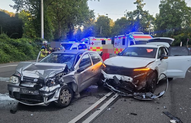Bei dem Unfall wurden mehrere Menschen verletzt.<span class='image-autor'>Andreas Rosar</span>
