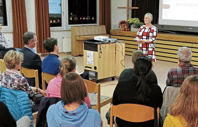 Heidemarie Finkbeiner-Knapp hielt in Illingen einen sehr persönlichen Vortrag.  Foto: p