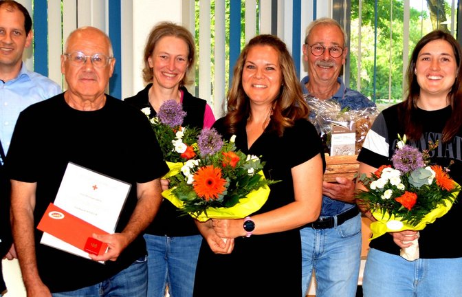 Die Geehrten mit Bürgermeister Armin Pioch. Foto: Stahlfeld