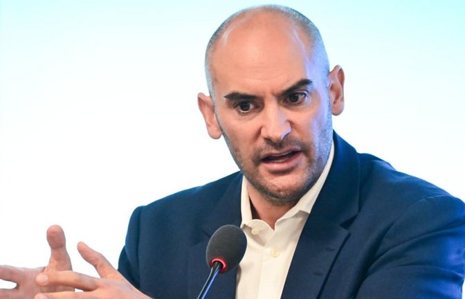 Finanzminister Danyal Bayaz (Grüne) hatte im Sommer rund eine Milliarde Euro in Aussicht gestellt, von denen die Kommunen allerdings die Hälfte zurückzahlen sollten<span class='image-autor'>dpa/Bernd Weißbrod</span>