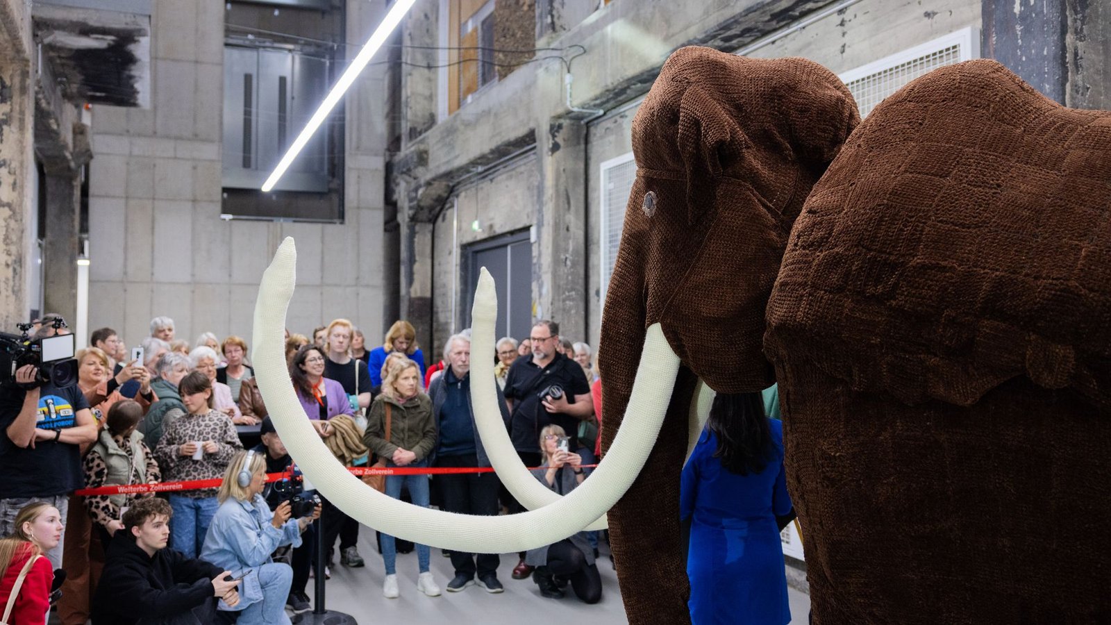 Das Mega-Mammut ist fertig.Foto: Rolf Vennenbernd/dpa