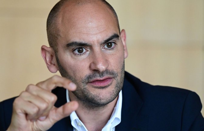 Finanzminister Danyal Bayaz steht unter Druck, bei der Besoldungserhöhung nachzulegen.<span class='image-autor'>Foto: dpa/Bernd Weißbrod</span>