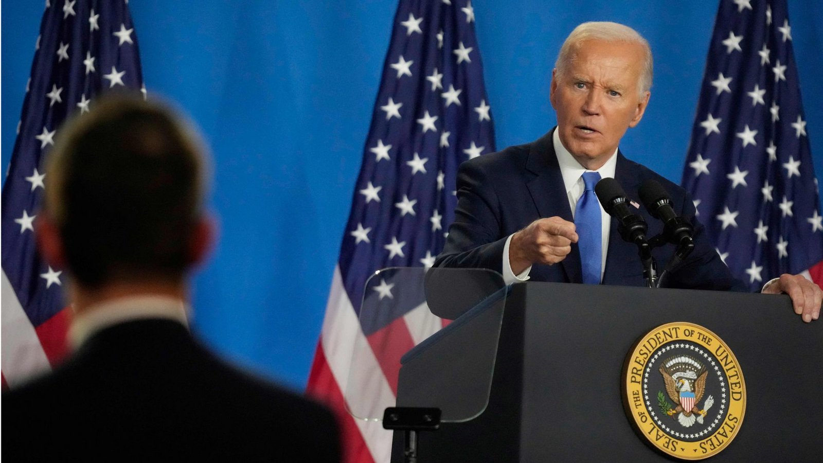 Joe Biden wollte bei der Pressekonferenz nach dem Nato-Gipfel beweisen, dass er fit für das Präsidentenamt ist. Das misslang.Foto: Getty Images via AFP/KENT NISHIMURA Joe Biden wollte bei der Pressekonferenz nach dem Nato-Gipfel beweisen, dass er fit für das Präsidentenamt ist. Das misslang.Foto: Getty Images via AFP/KENT NISHIMURA