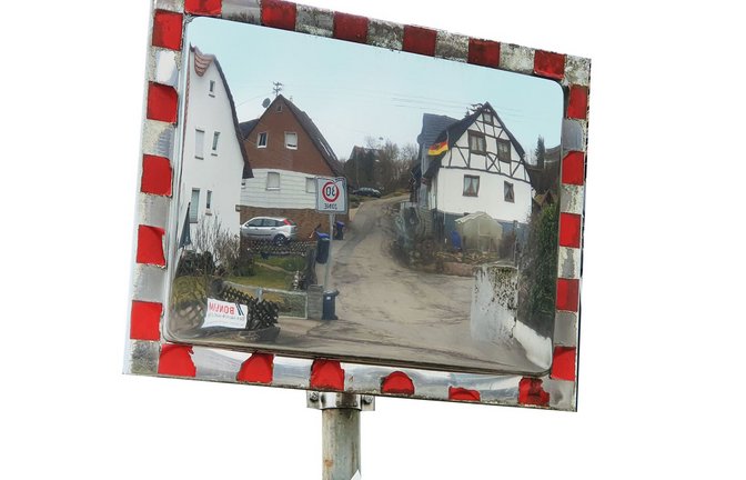 In Spiegelberg-Jux hängt so manche Deutschlandflagge.<span class='image-autor'>Foto: Wein</span>