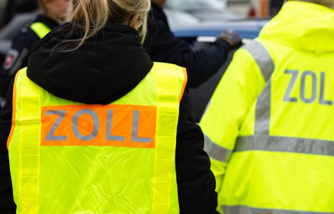 Der Zoll überprüft regelmäßig Unternehmen und befragt die Beschäftigten.<span class='image-autor'>Foto: Imago/ / Gelhot</span>