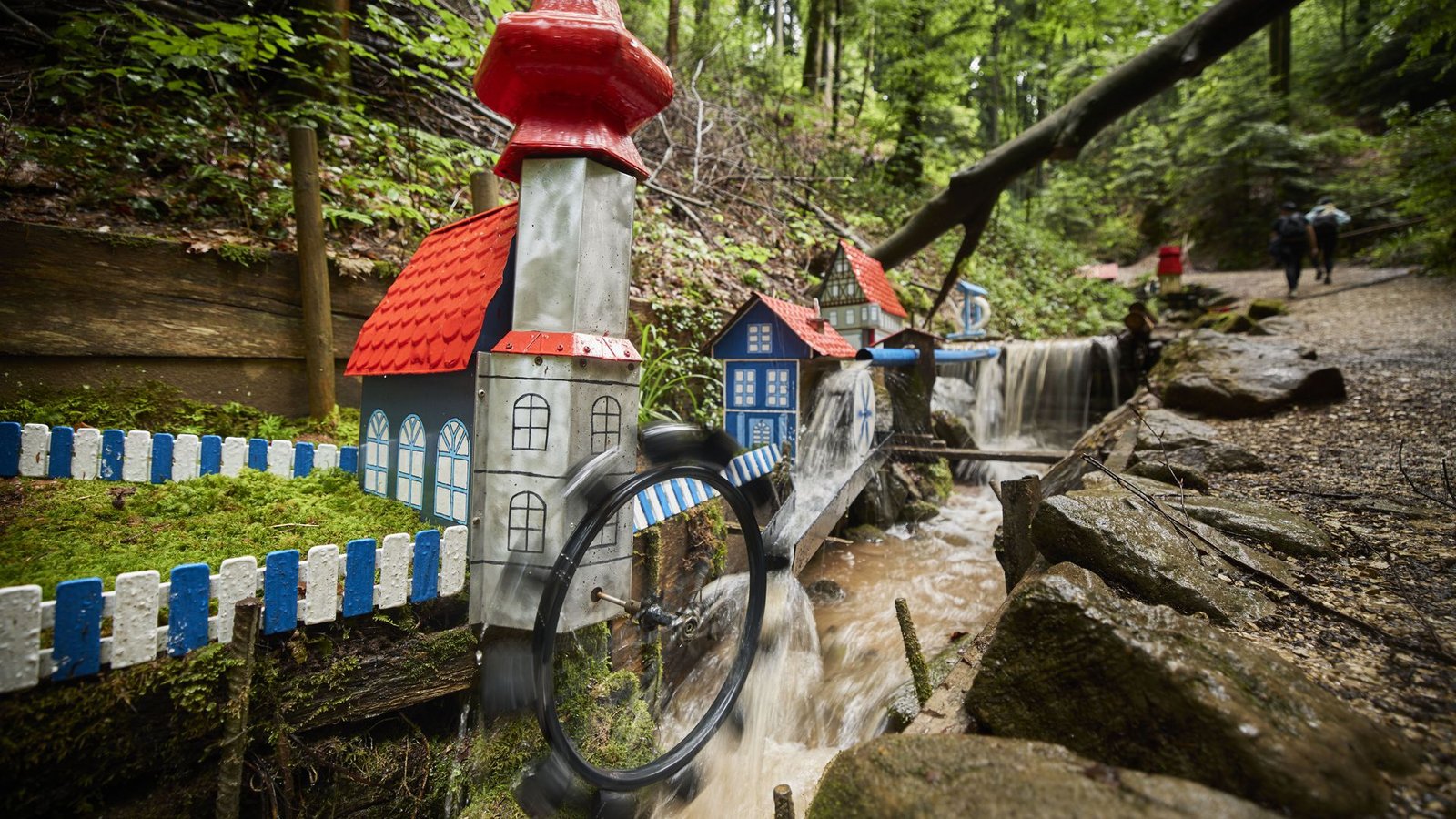 Eine Kirche mit Wasserrad – diese und andere Wasserspiele gibt es in der Schelmenklinge in Lorch zu entdecken.Foto: Gottfried Stoppel/Gottfried Stoppel