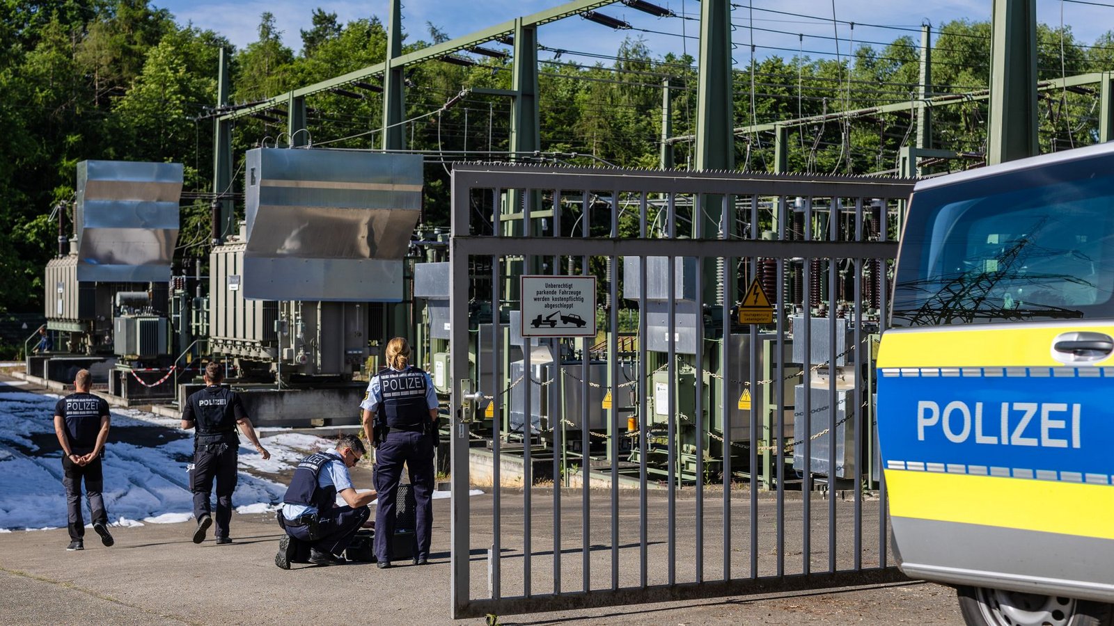 Die Polizei ermittelt nach dem Brand in einem Umspannwerk in Reutlingen.Foto: Christoph Schmidt/dpa Die Polizei ermittelt nach dem Brand in einem Umspannwerk in Reutlingen.Foto: Christoph Schmidt/dpa