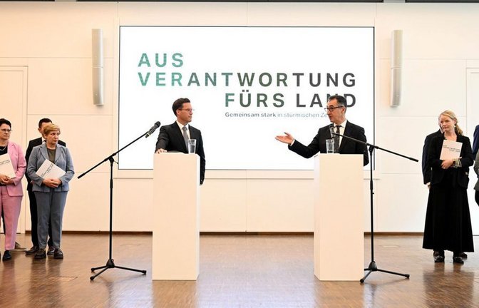 Ganz nah sind sich CDU und Grüne bei der Vorstellung des Koalitionsvertrags noch nicht gekommen.<span class='image-autor'>Foto: Bernd Weißbrod/dpa</span>