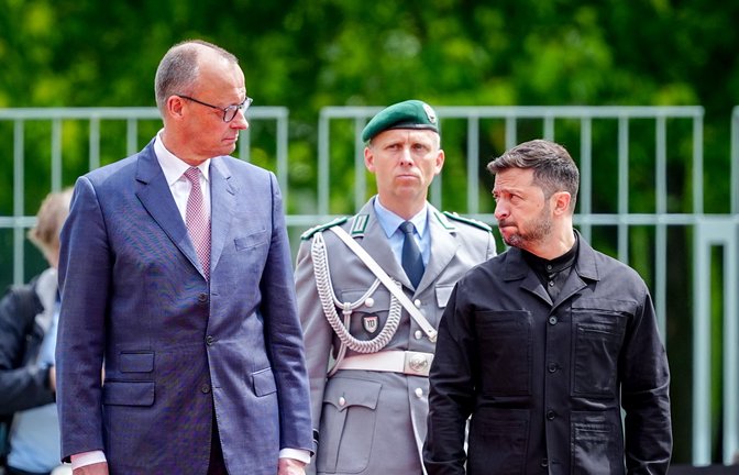 Der ukrainische Präsident Wolodymyr Selenskyj (rechts) mit Bundeskanzler Friedrich Merz<span class='image-autor'>Foto: Kay Nietfeld/dpa/Kay Nietfeld</span>