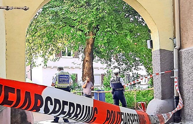 Tatort zwischen Ostend- und Talstraße: Spurensicherung am 1. Juli 2025 nach einem tödlichen Polizeieinsatz.<span class='image-autor'>Foto: Sebastian Steegmüller</span>