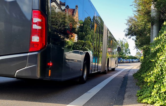 Die durchgezogene Linie soll in der Kappelbergstraße bewirken, dass Fußgänger etwas mehr Platz haben.<span class='image-autor'>Foto: Sebastian Steegmüller</span>