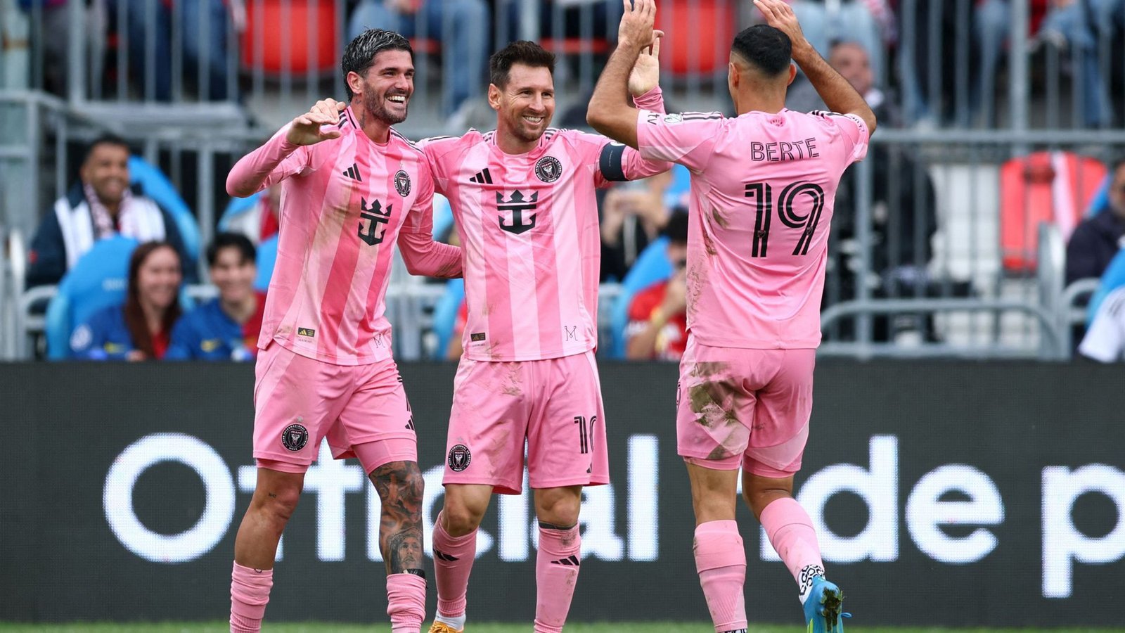 Weltstar Lionel Messi (M.) hat Titelverteidiger Inter Miami in der nordamerikanischen Fußball-Profiliga MLS zurück in die Erfolgsspur geführt.Foto: Getty Images via AFP/VAUGHN RIDLEY Weltstar Lionel Messi (M.) hat Titelverteidiger Inter Miami in der nordamerikanischen Fußball-Profiliga MLS zurück in die Erfolgsspur geführt.Foto: Getty Images via AFP/VAUGHN RIDLEY