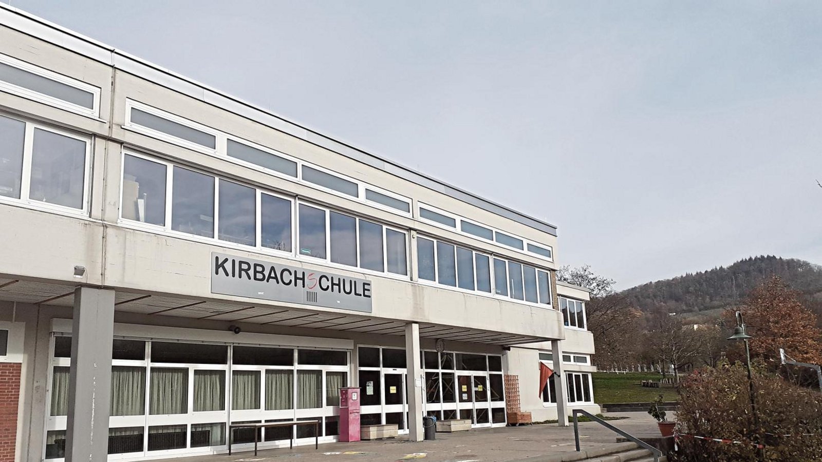Die Kirbachschule in Hohenhaslach muss schon lange erneuert werden. Foto: Glemser Die Kirbachschule in Hohenhaslach muss schon lange erneuert werden. Foto: Glemser