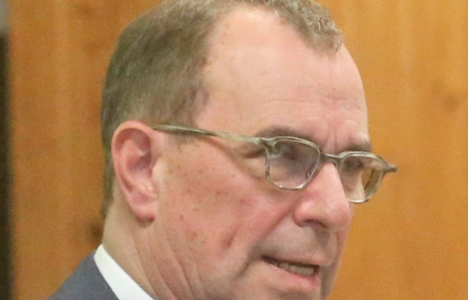 Einwohnerversammlung Großglattbach, Thema u.a. Windkraft Windenergie erneuerbare Energie,  Frank Schneider OB Oberbürgermeister Große Kreisstadt Mühlacker