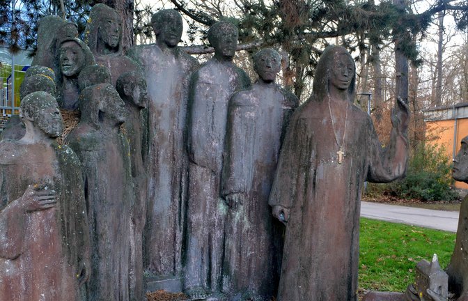 In Mühlacker erinnert dieses Denkmal an die Klosterstiftung durch Walther von Lomersheim. <span class='image-autor'>Fotos: Stahlfeld</span>