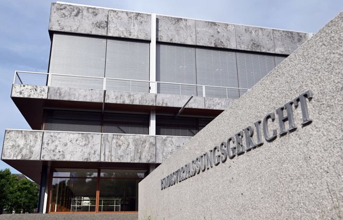Das Bundesverfassungsgericht ist von außen eher unscheinbar.<span class='image-autor'>Uli Deck/dpa</span>
