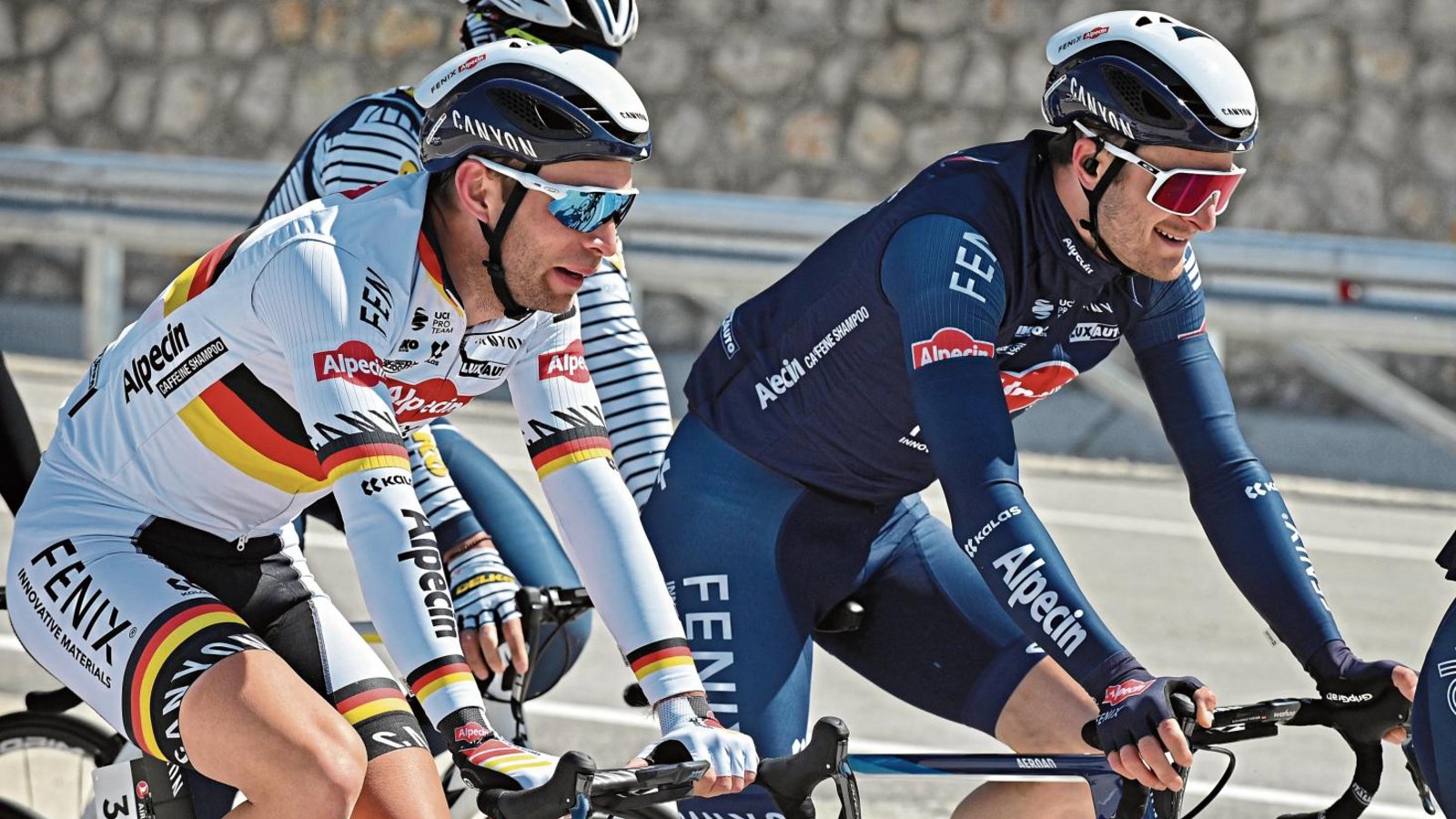 Auf der dritten Etappe der Türkei-Rundfahrt rollt Alexander Krieger (von rechts) zwischenzeitlich entpspannt an der Seite seines Teamkollegen Marcel Meisen, der im vergangenen Sommer vor Pascal Ackermann (Bora-Hansgrohe) und dem Vaihinger Deutscher Meister wurde. Foto: Roth Auf der dritten Etappe der Türkei-Rundfahrt rollt Alexander Krieger (von rechts) zwischenzeitlich entpspannt an der Seite seines Teamkollegen Marcel Meisen, der im vergangenen Sommer vor Pascal Ackermann (Bora-Hansgrohe) und dem Vaihinger Deutscher Meister wurde. Foto: Roth