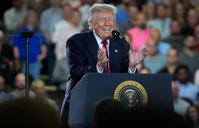 Die Regierung von US-Präsident Donald Trump will Abschiebungen weiter beschleunigen (Archivfoto).<span class='image-autor'>ANDREW HARNIK/afp</span>