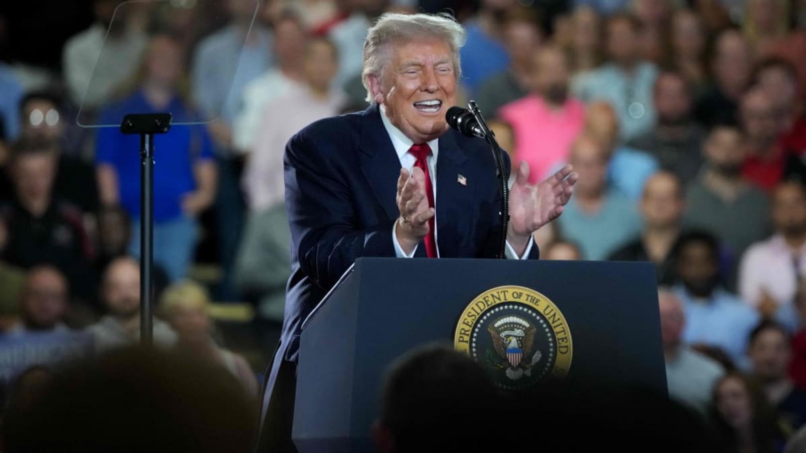 Die Regierung von US-Präsident Donald Trump will Abschiebungen weiter beschleunigen (Archivfoto).ANDREW HARNIK/afp