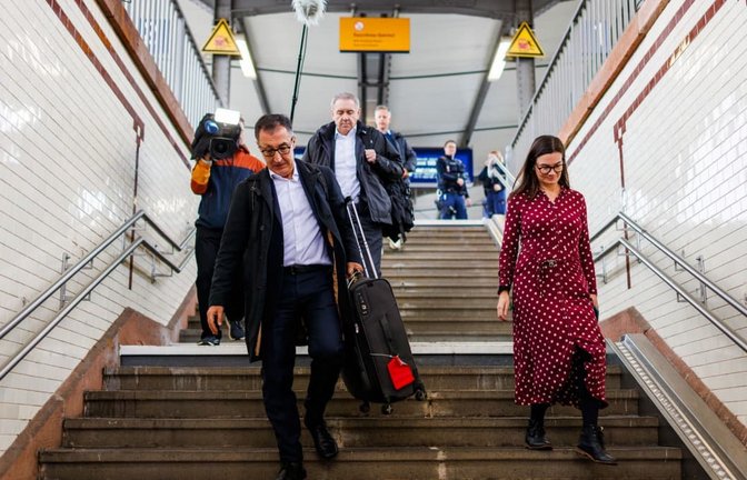 Der Abstecher nach Offenburg zum Landesparteitag dürfte Cem Özdemir im Gedächtnis bleiben. Hinterher hat er Ärger im Gepäck.<span class='image-autor'>Philipp von Ditfurth/dpa</span>