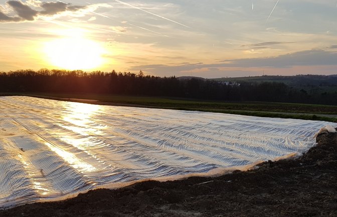 Besonderes Bild vom Sonnenuntergang in der Nähe des Berghofs in Enzweihingen von Martin Janson.