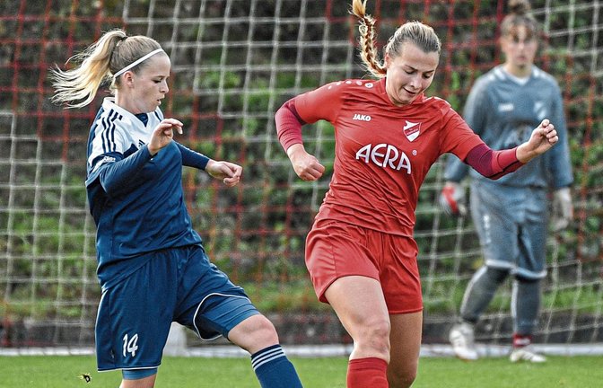 Beim SV Horrheim soll Anna Zündel (rechts) dabei helfen, den Ball aus der Gefahrenzone weg zu halten. Foto: Leitner